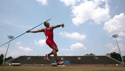 AYX体育-中超联赛国足爆冷 球迷反思球队战术问题，中超足球赛国足