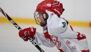 爱游戏娱乐-世界羽毛球青少年巡回赛中国选手表现抢眼，世界青少年羽毛球锦标赛什么时候开始的