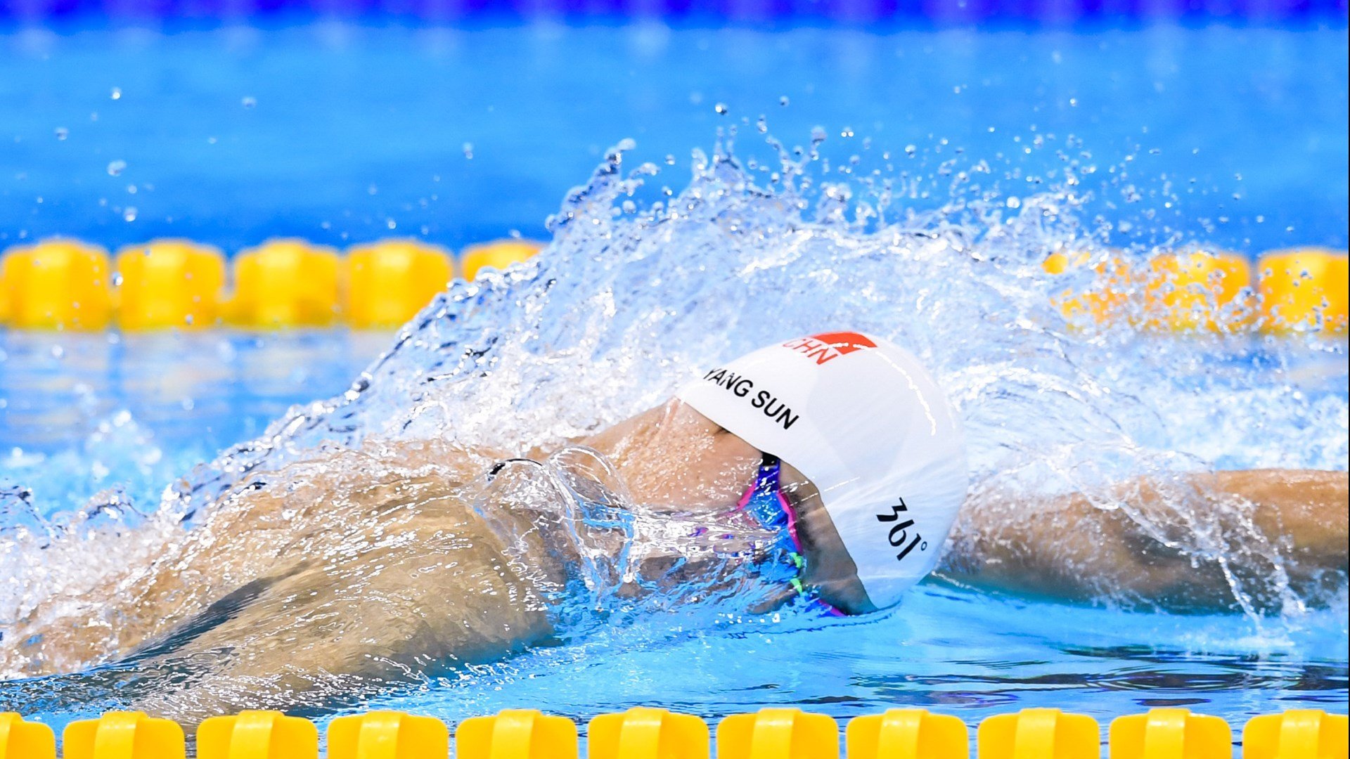 中国男篮积极引进国际先进训练理念，中国男篮邀请制