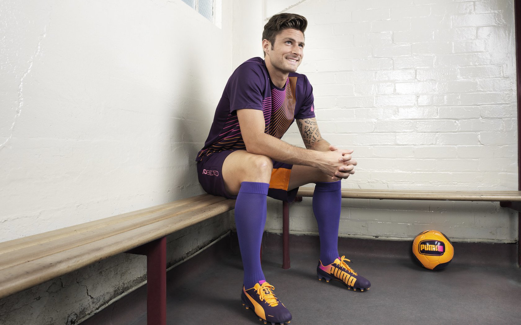 国际热身赛中国队逆袭 球员精神令人动容，足球国际热身赛